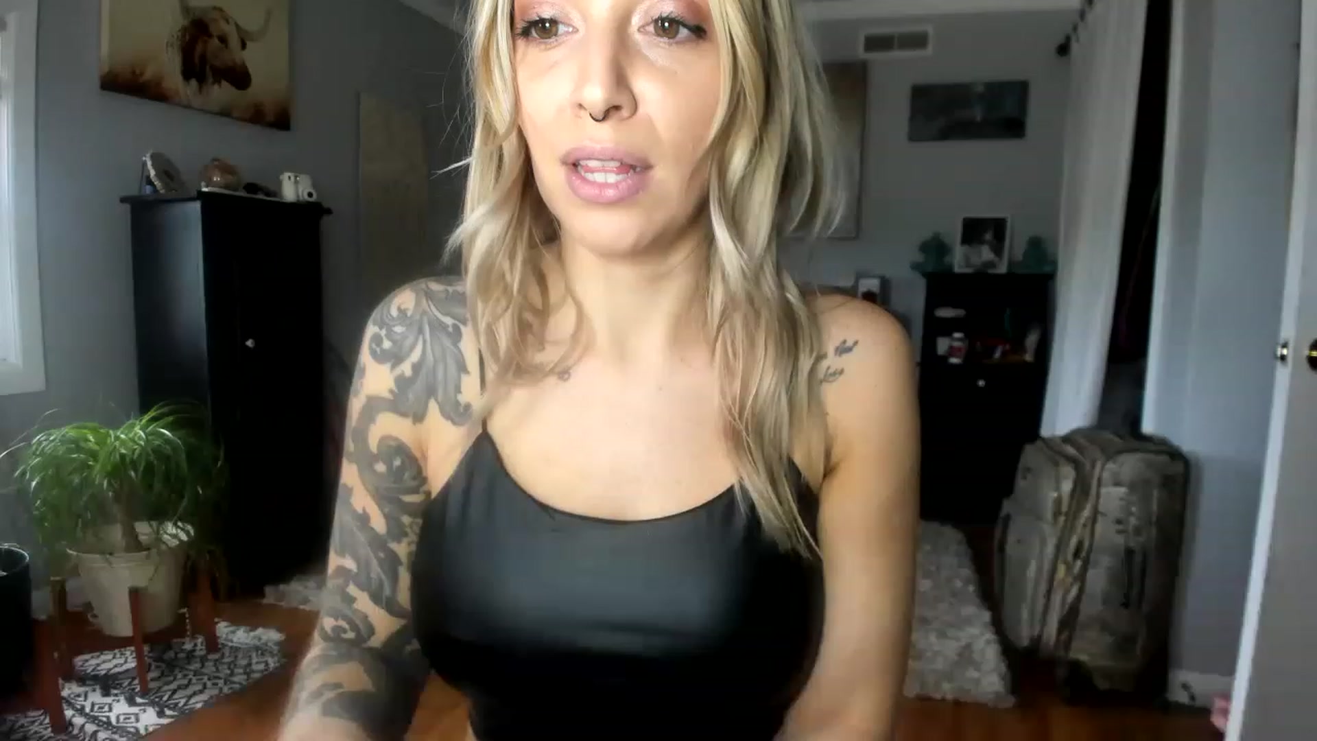 Gallery image thumbnail from Chasten_Lee's myfreecams stream on, 01/05/2023, 17:40 image 12 of 20