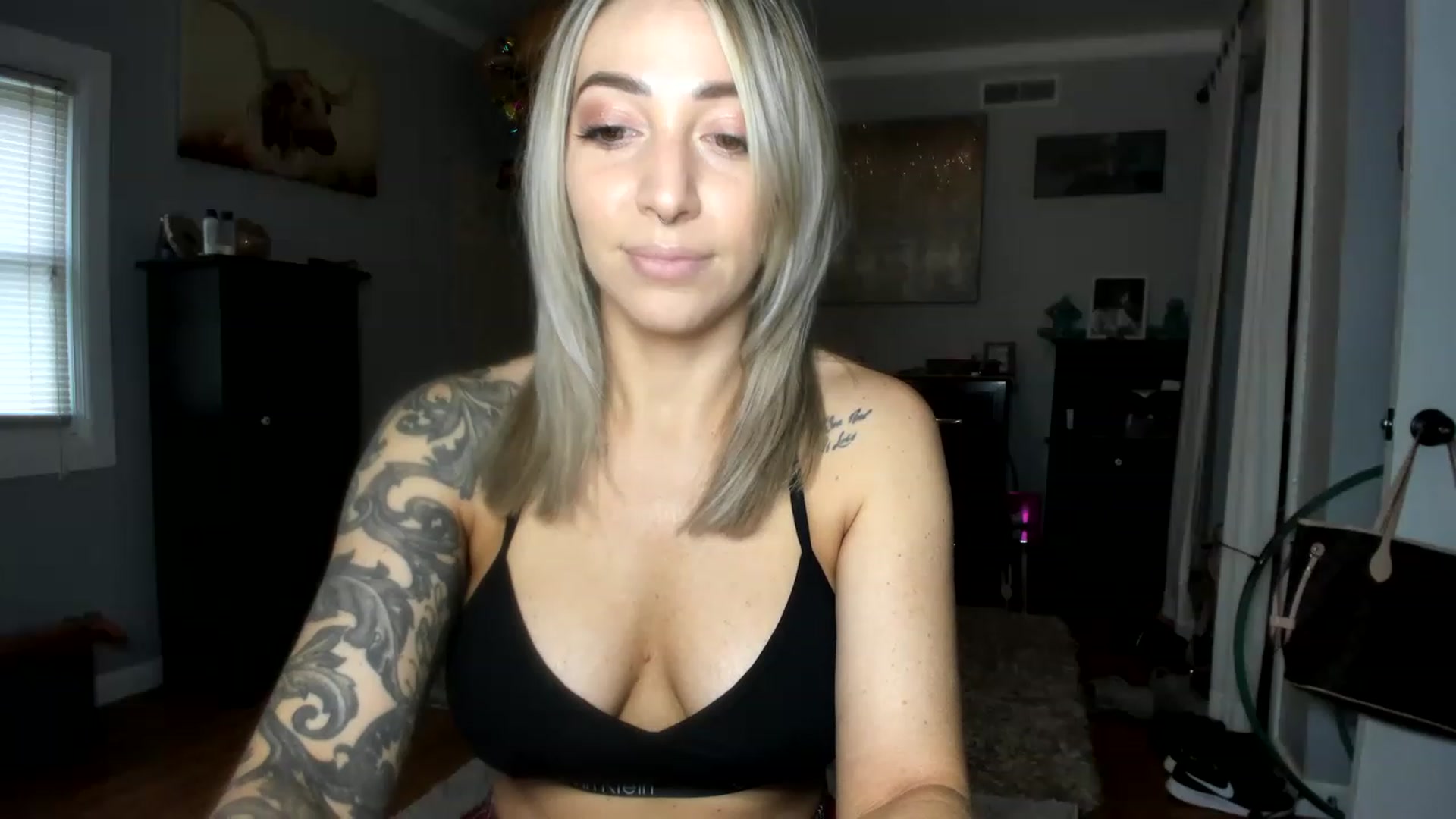 Gallery image thumbnail from Chasten_Lee's myfreecams stream on, 04/17/2023, 13:48 image 3 of 20