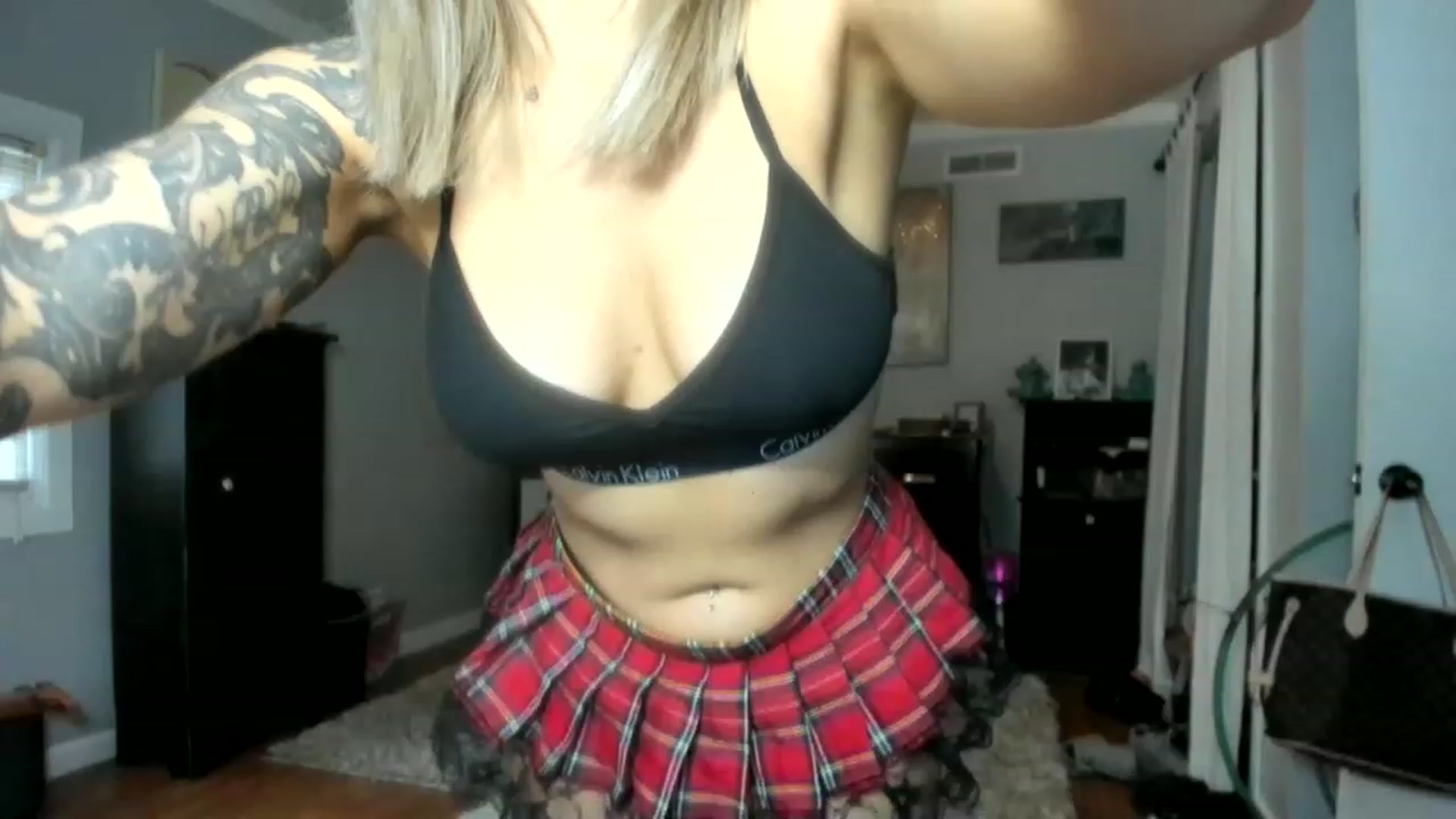 Gallery image thumbnail from Chasten_Lee's myfreecams stream on, 04/17/2023, 13:48 image 1 of 20