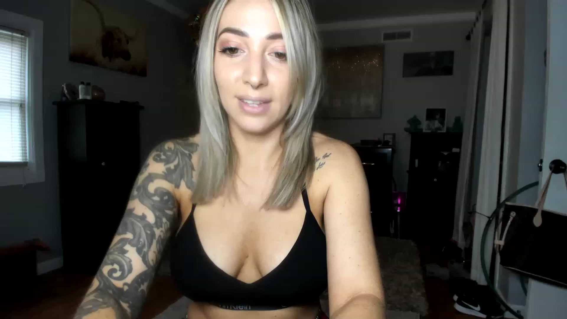 Gallery image thumbnail from Chasten_Lee's myfreecams stream on, 04/17/2023, 13:48 image 4 of 20