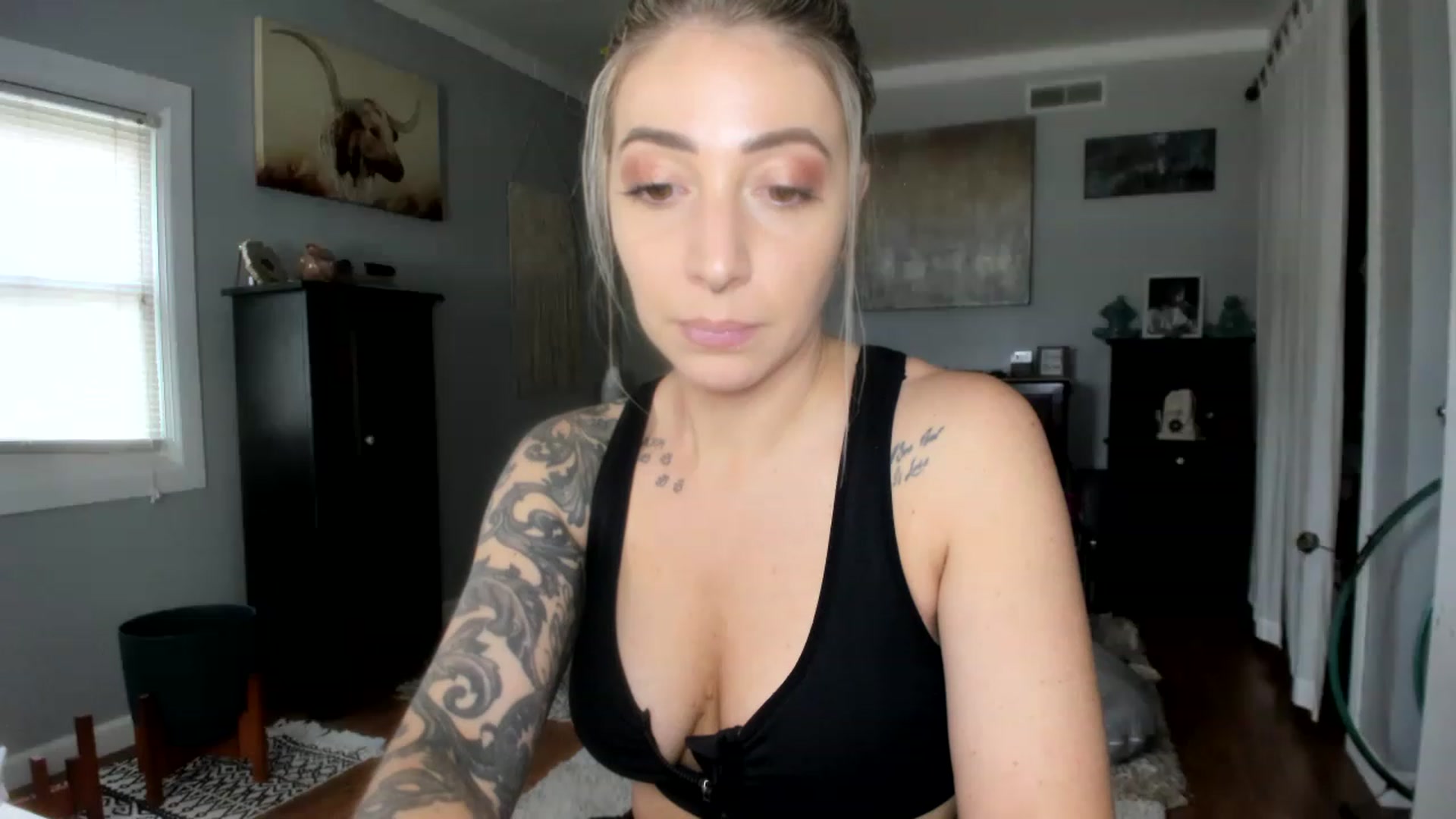 Gallery image thumbnail from Chasten_Lee's myfreecams stream on, 04/21/2023, 18:59 image 16 of 20
