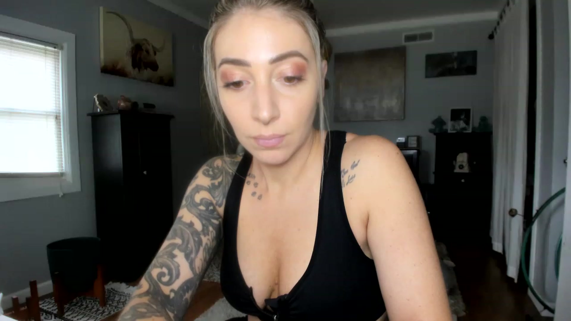 Gallery image thumbnail from Chasten_Lee's myfreecams stream on, 04/21/2023, 18:59 image 18 of 20