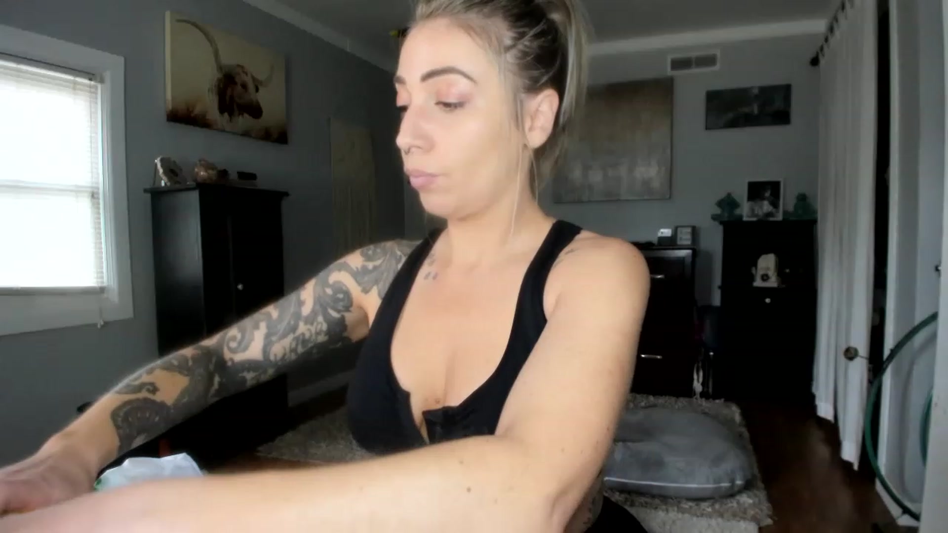 Gallery image thumbnail from Chasten_Lee's myfreecams stream on, 04/21/2023, 18:59 image 13 of 20