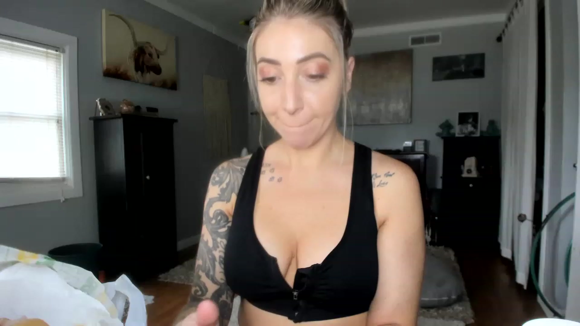 Gallery image thumbnail from Chasten_Lee's myfreecams stream on, 04/21/2023, 18:59 image 11 of 20