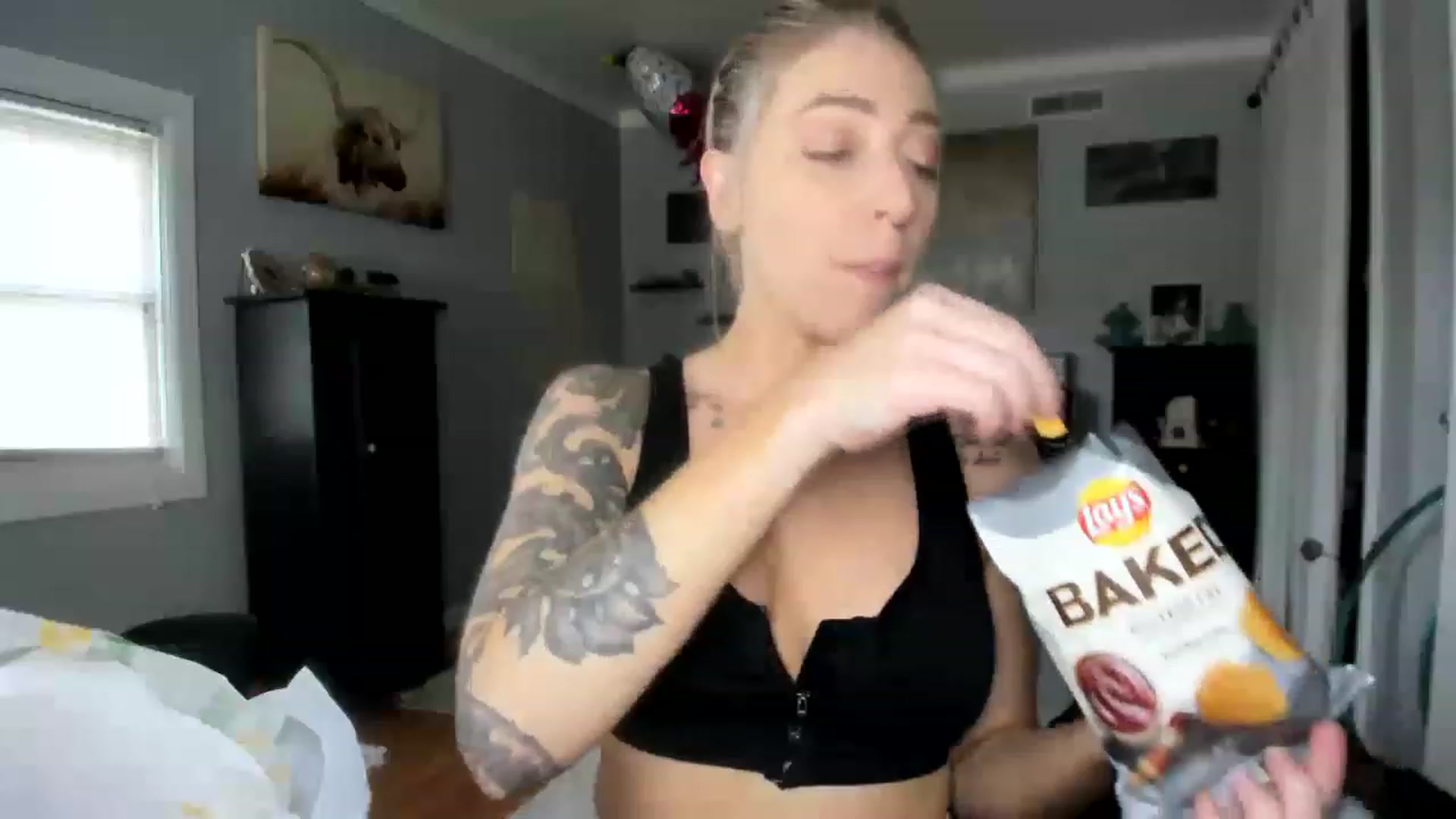 Gallery image thumbnail from Chasten_Lee's myfreecams stream on, 04/21/2023, 18:59 image 9 of 20