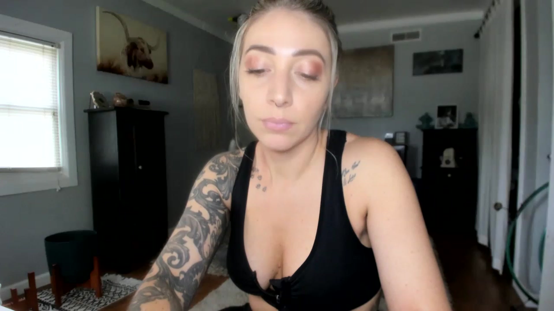 Gallery image thumbnail from Chasten_Lee's myfreecams stream on, 04/21/2023, 18:59 image 14 of 20
