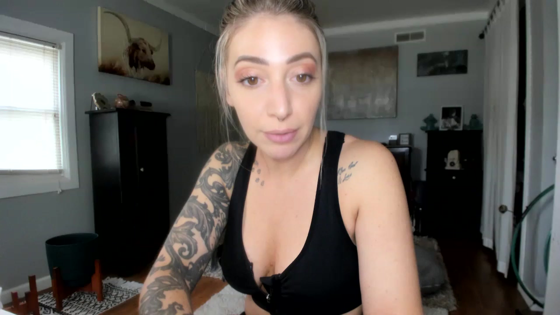 Gallery image thumbnail from Chasten_Lee's myfreecams stream on, 04/21/2023, 18:59 image 15 of 20