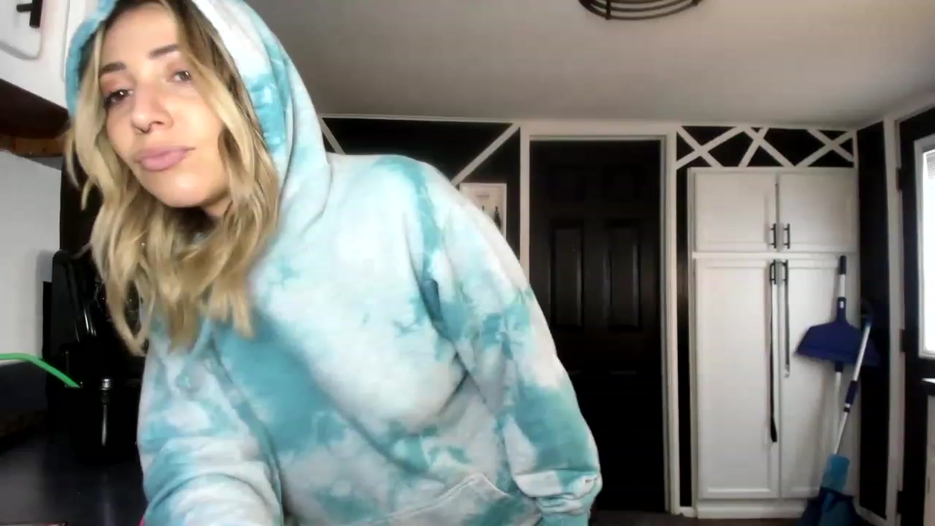 Gallery image thumbnail from Chasten_Lee's myfreecams stream on, 05/05/2023, 14:41 image 16 of 20