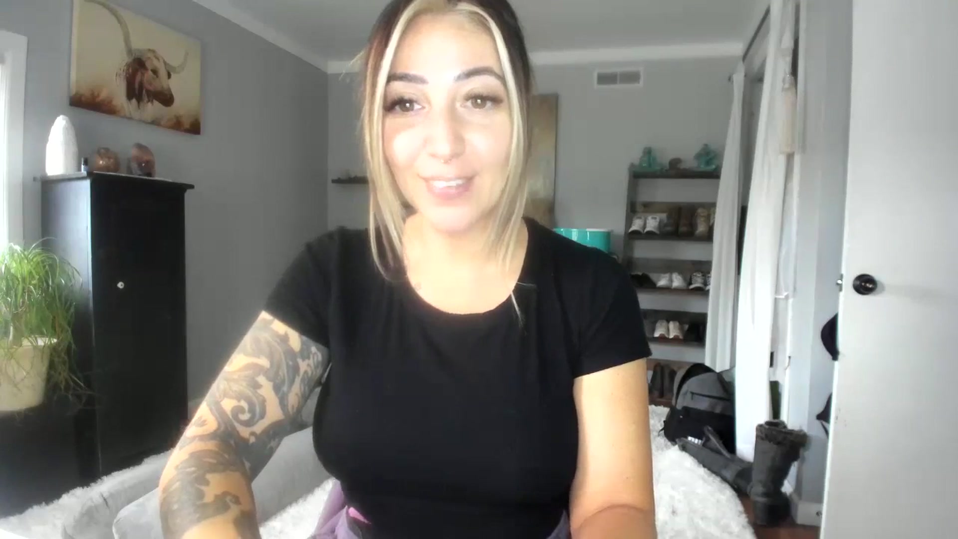 Gallery image thumbnail from Chasten_Lee's myfreecams stream on, 10/16/2023, 15:32 image 2 of 20