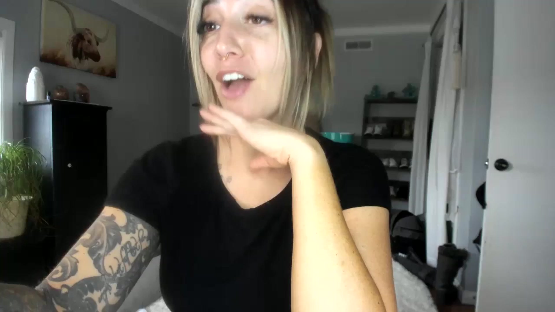 Gallery image thumbnail from Chasten_Lee's myfreecams stream on, 10/16/2023, 15:32 image 1 of 20