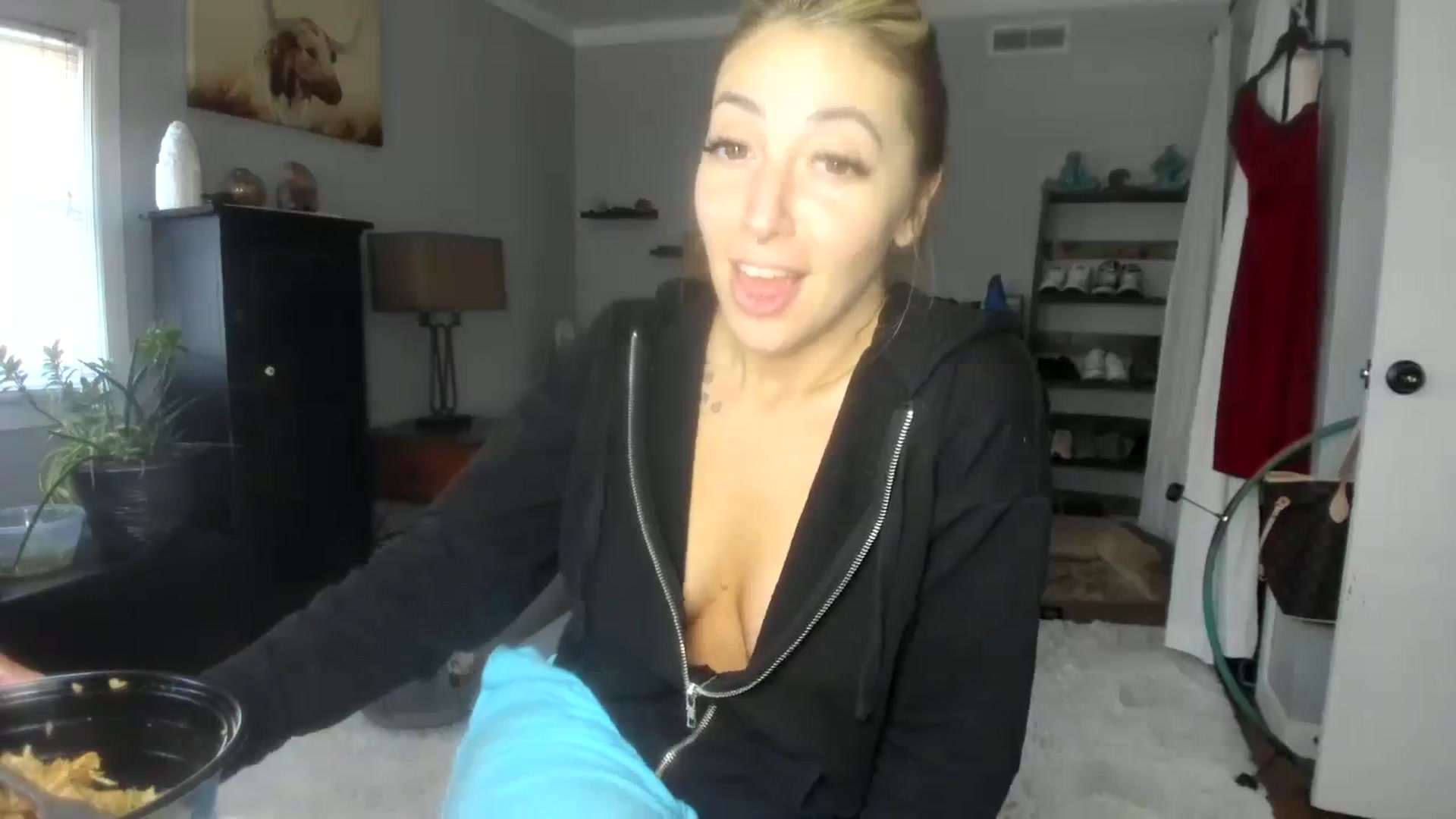 Gallery image thumbnail from Chasten_Lee's myfreecams stream on, 11/18/2023, 18:16 image 4 of 20