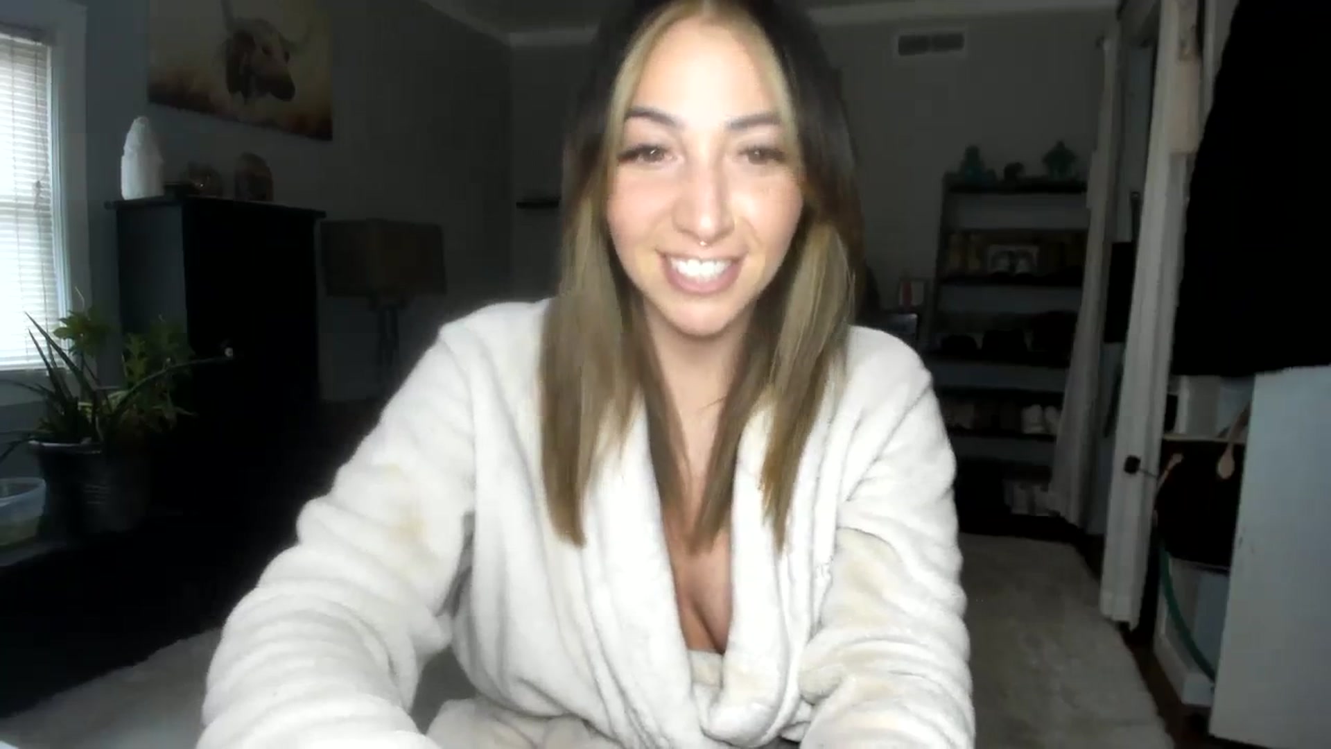 Gallery image thumbnail from Chasten_Lee's myfreecams stream on, 12/04/2023, 16:22 image 3 of 20