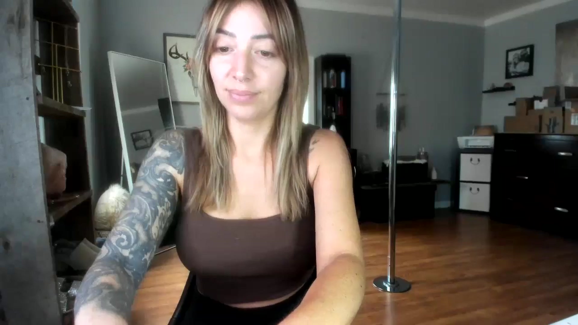 Gallery image thumbnail from Chasten_Lee's myfreecams stream on, 07/15/2024, 15:45 image 17 of 20