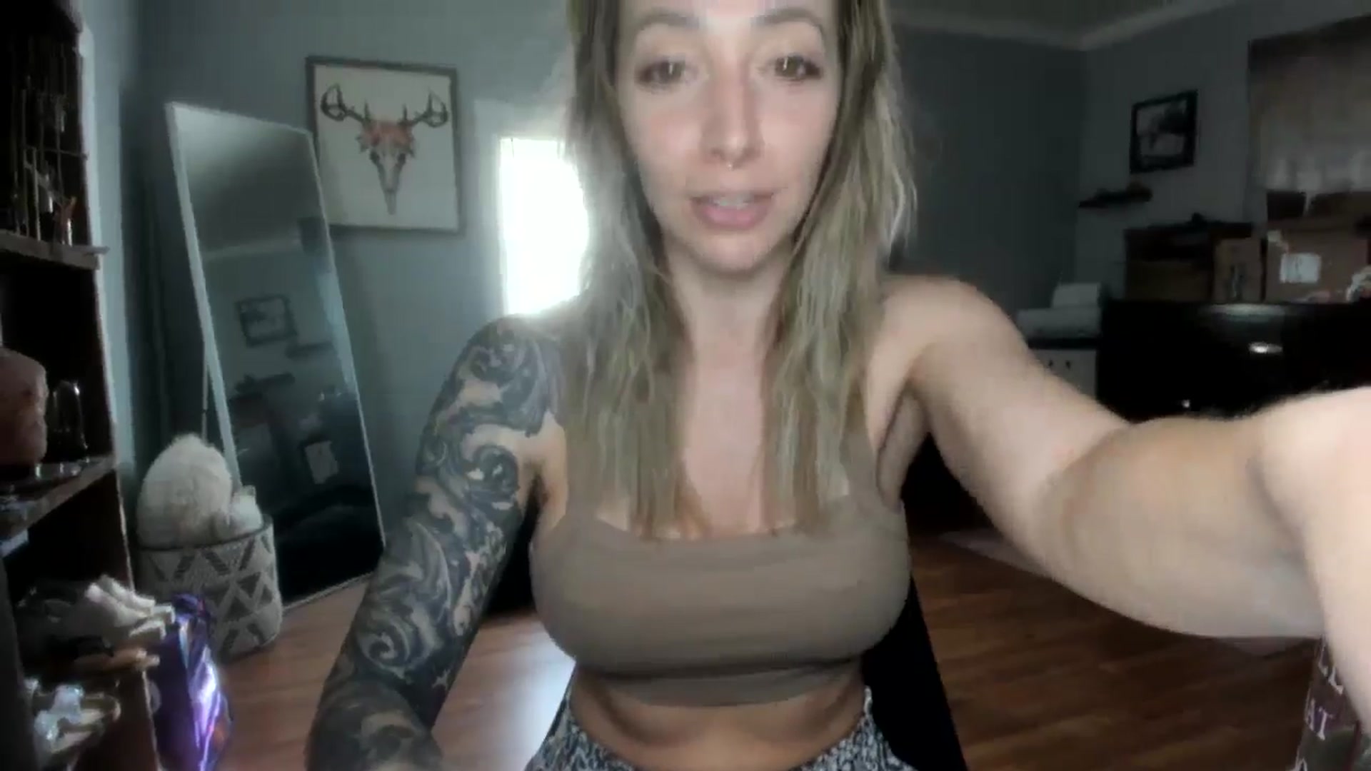 Gallery image thumbnail from Chasten_Lee's myfreecams stream on, 07/26/2024, 12:41 image 6 of 20
