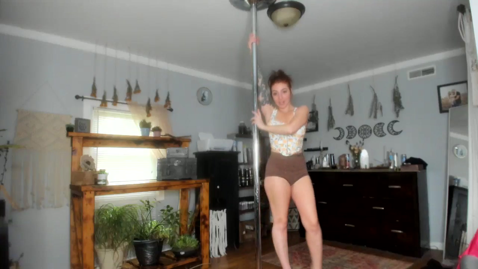 Gallery image thumbnail from Chasten_Lee's myfreecams stream on, 11/18/2024, 18:38 image 2 of 20