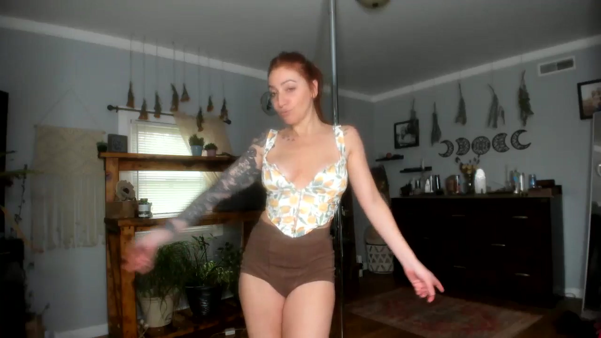 Gallery image thumbnail from Chasten_Lee's myfreecams stream on, 11/18/2024, 18:38 image 10 of 20