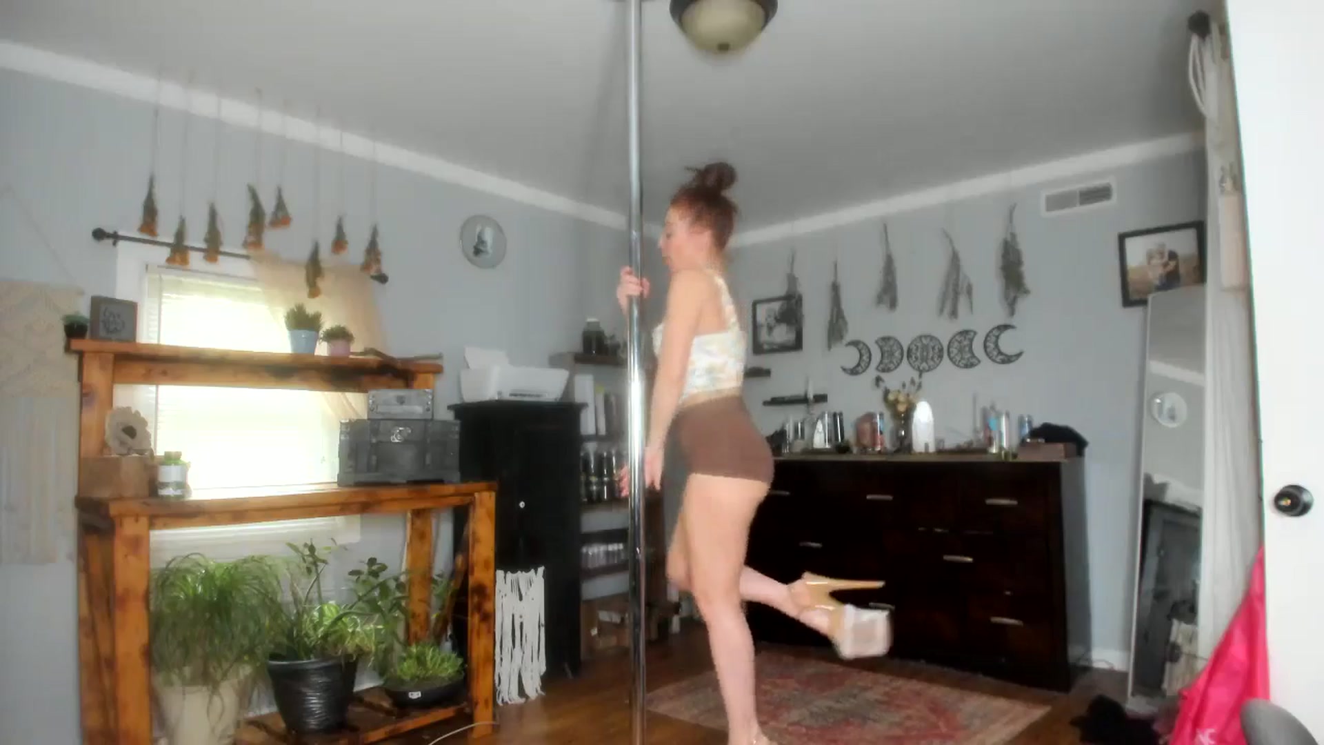 Gallery image thumbnail from Chasten_Lee's myfreecams stream on, 11/18/2024, 18:38 image 5 of 20