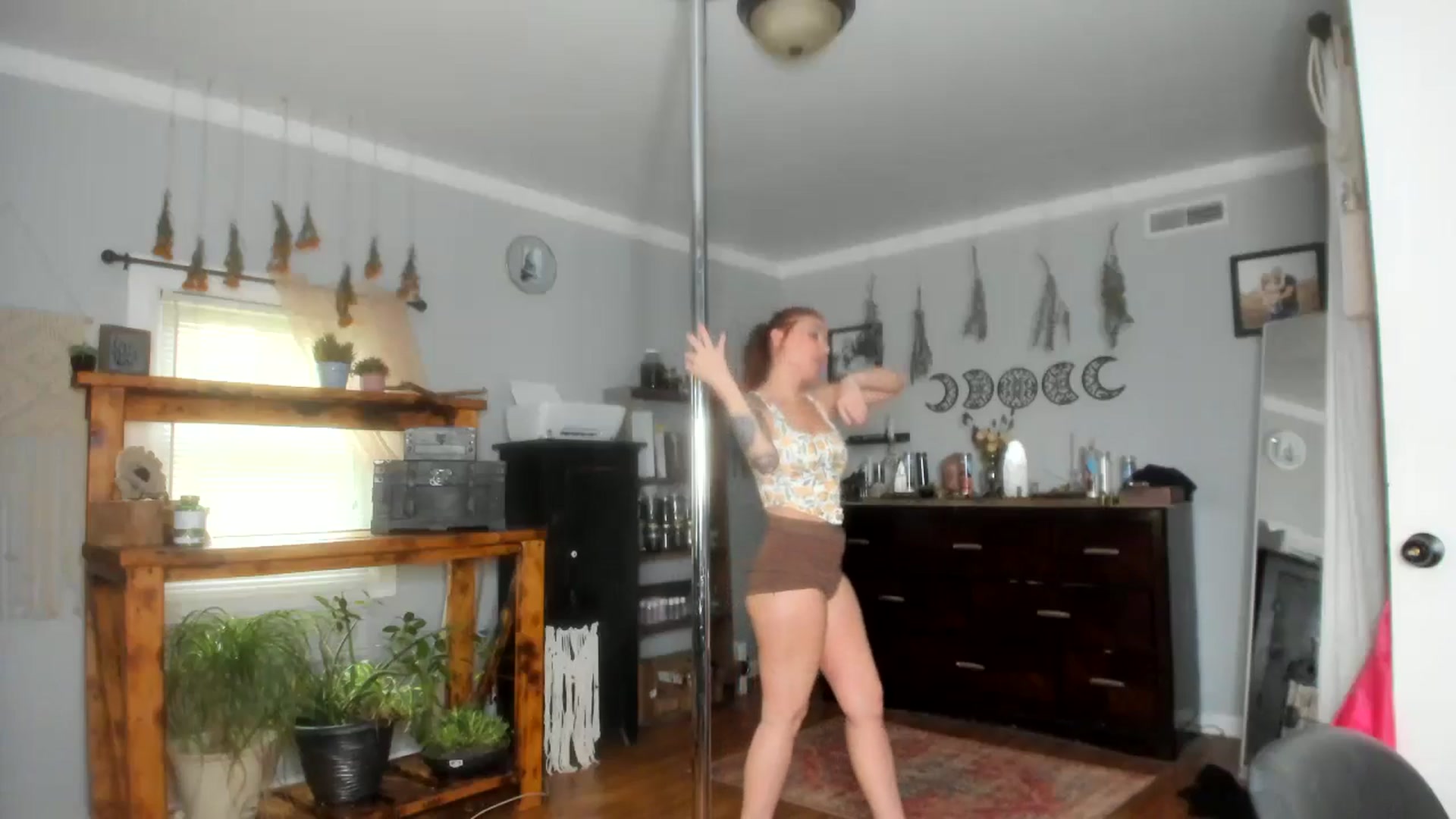 Gallery image thumbnail from Chasten_Lee's myfreecams stream on, 11/18/2024, 18:38 image 7 of 20