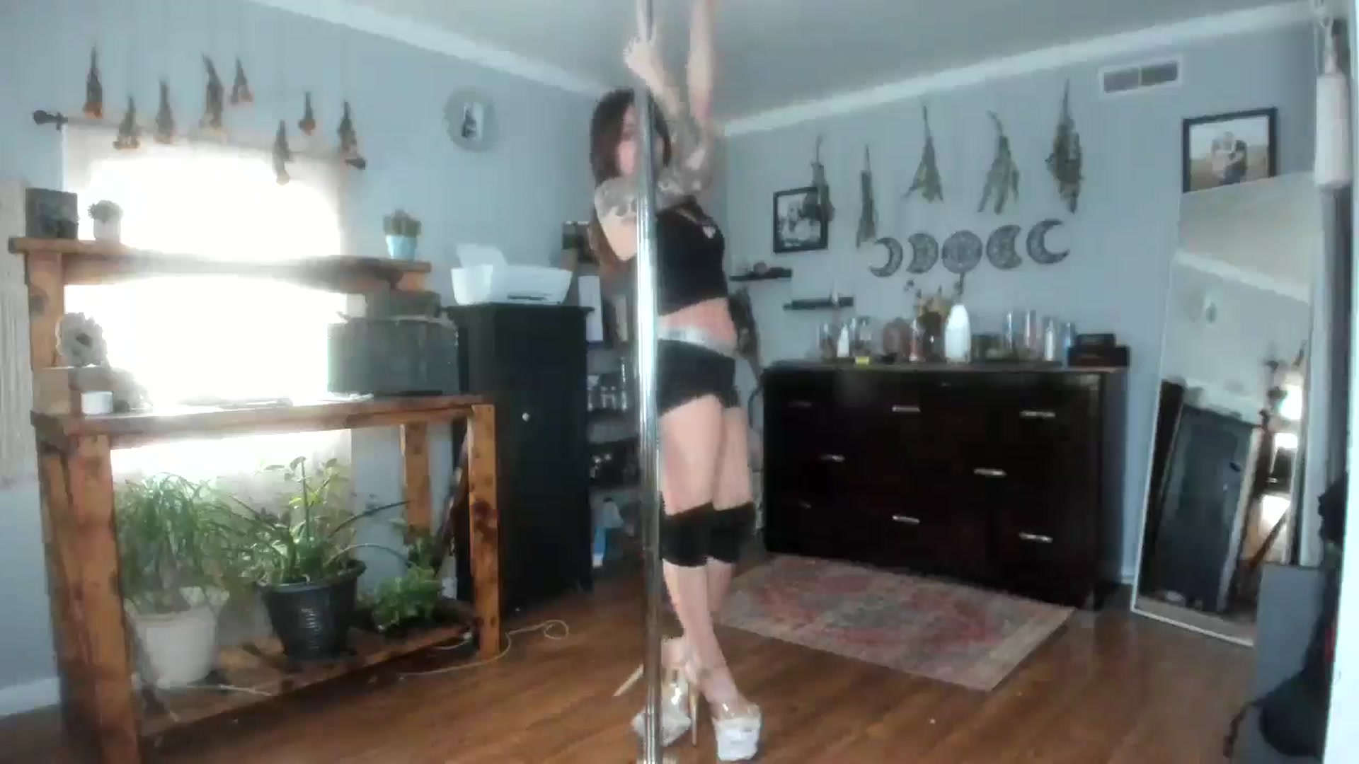 Gallery image thumbnail from Chasten_Lee's myfreecams stream on, 11/25/2024, 15:24 image 10 of 20