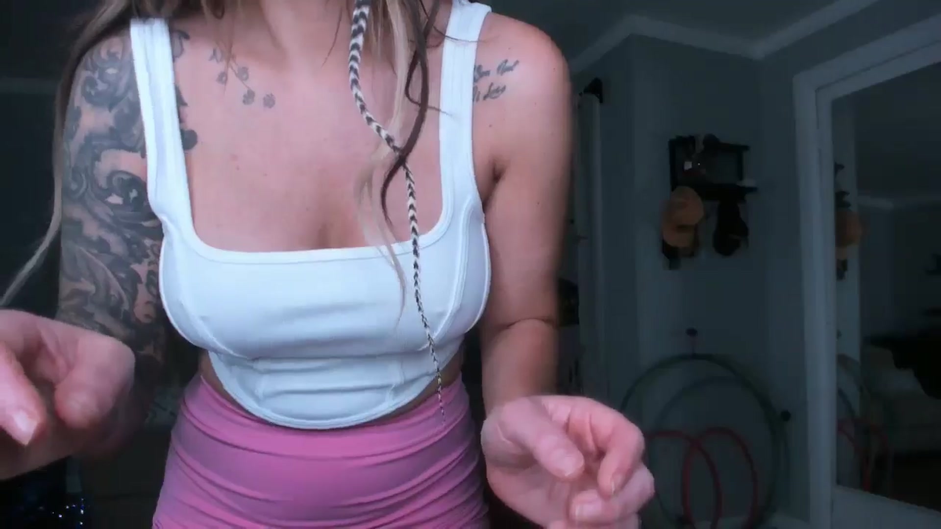 Gallery image thumbnail from Chasten_Lee's myfreecams stream on, 06/27/2025, 14:39 image 4 of 20