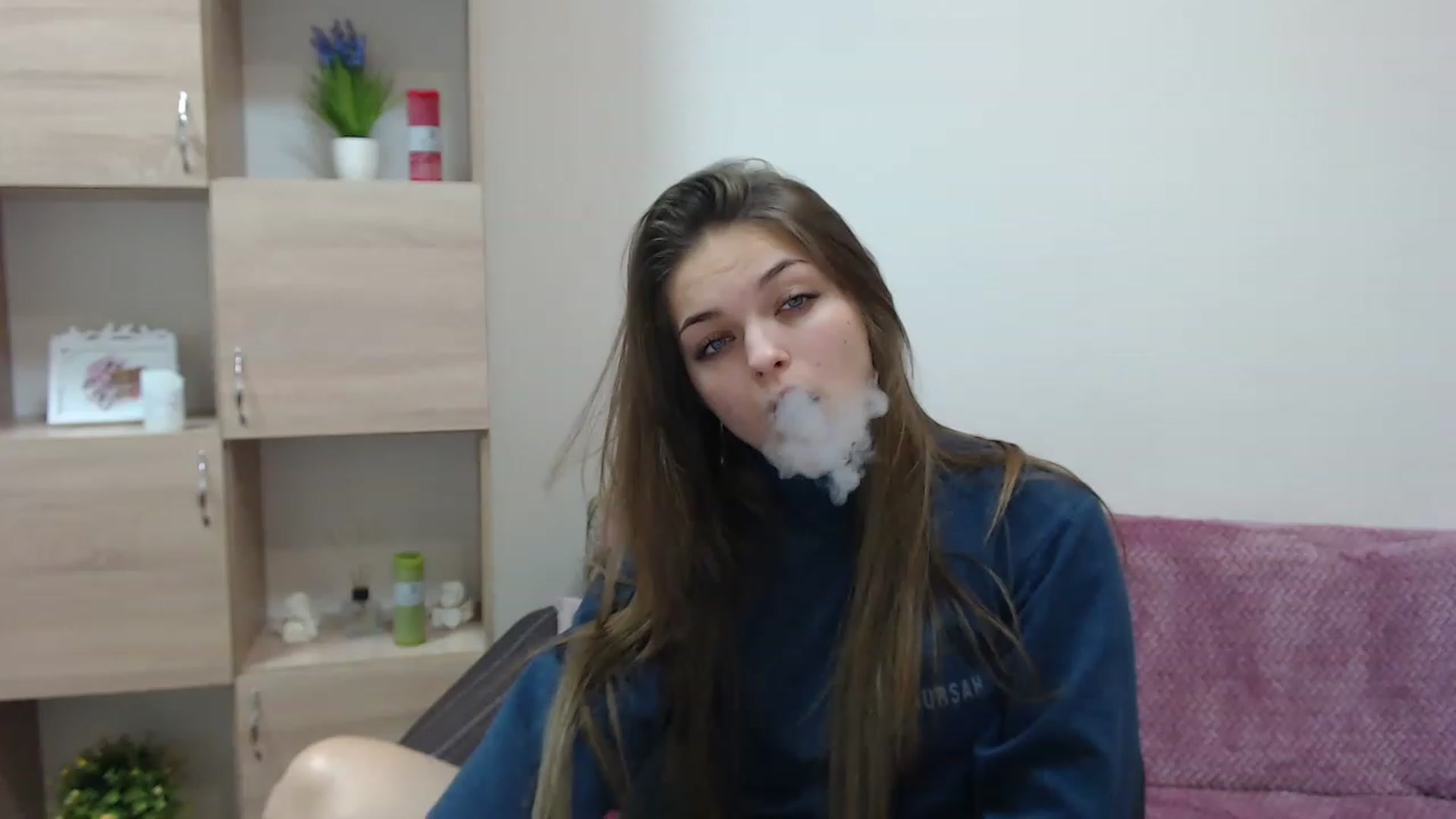 Gallery image thumbnail from Chaynea's myfreecams stream on, 12/03/2022, 12:10 image 14 of 20