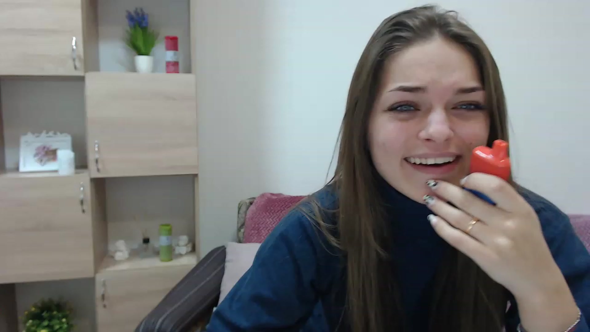 Gallery image thumbnail from Chaynea's myfreecams stream on, 12/03/2022, 12:10 image 13 of 20