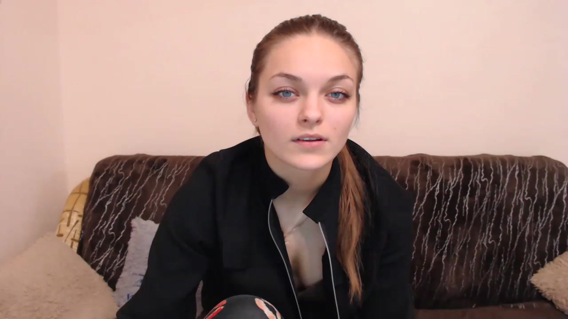 Gallery image thumbnail from Chaynea's myfreecams stream on, 12/28/2022, 11:53 image 2 of 20