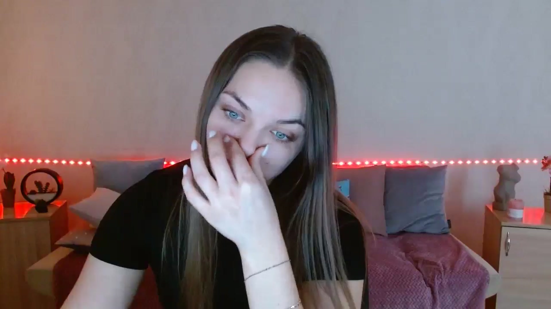 Gallery image thumbnail from Chaynea's myfreecams stream on, 03/15/2026, 12:06 image 17 of 20