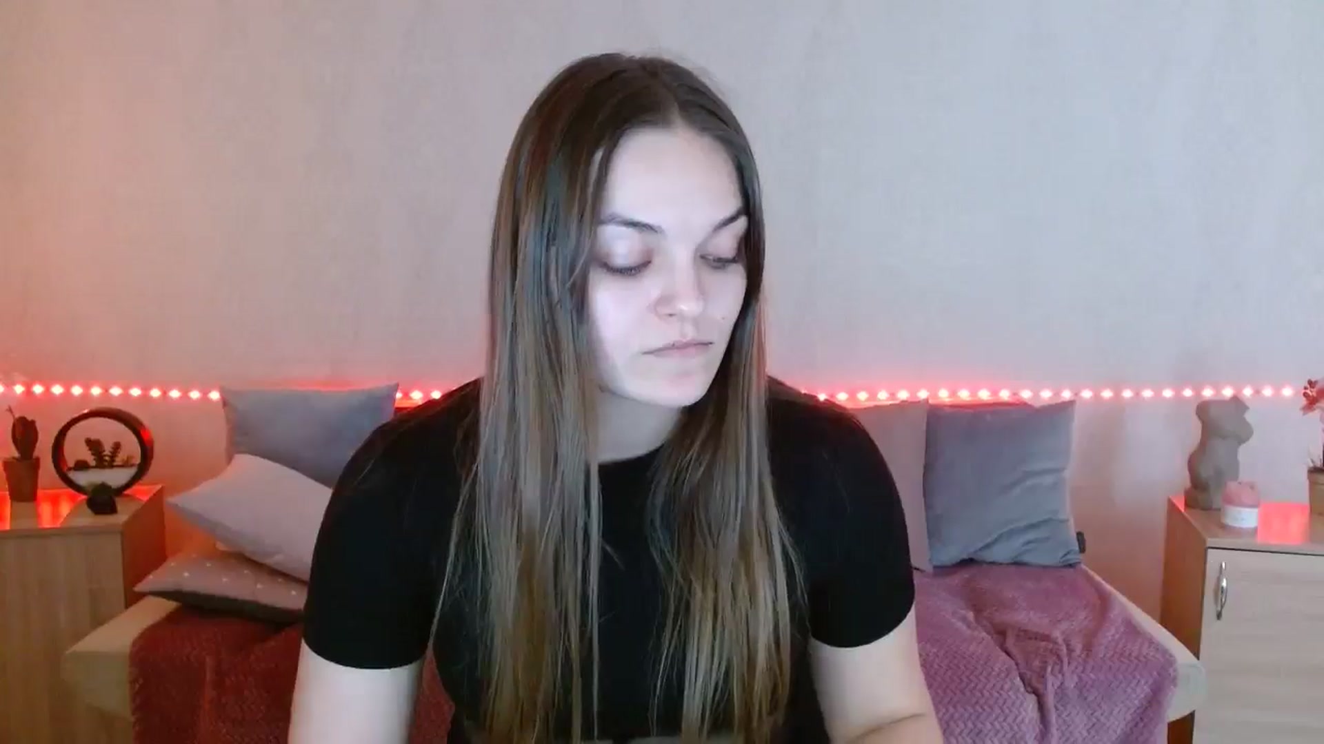 Gallery image thumbnail from Chaynea's myfreecams stream on, 03/15/2026, 12:06 image 9 of 20