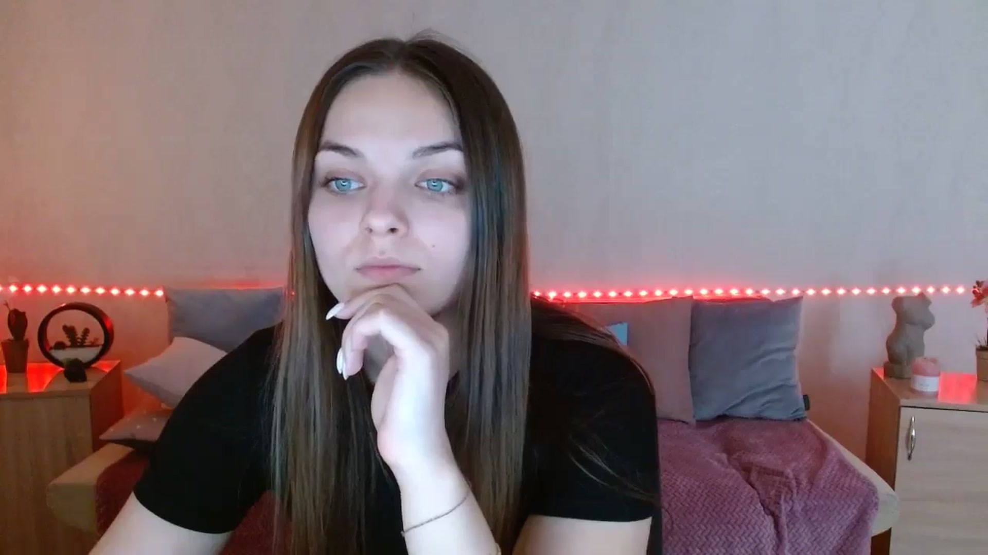 Gallery image thumbnail from Chaynea's myfreecams stream on, 03/15/2026, 12:06 image 12 of 20