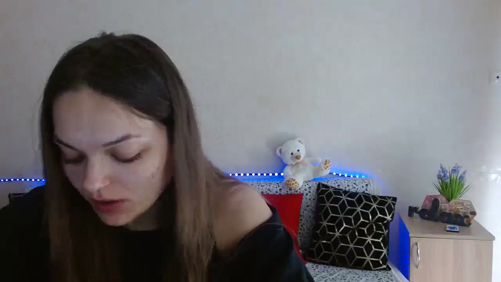 Gallery image thumbnail from Chaynea's myfreecams stream on, 04/13/2026, 10:42 image 14 of 20
