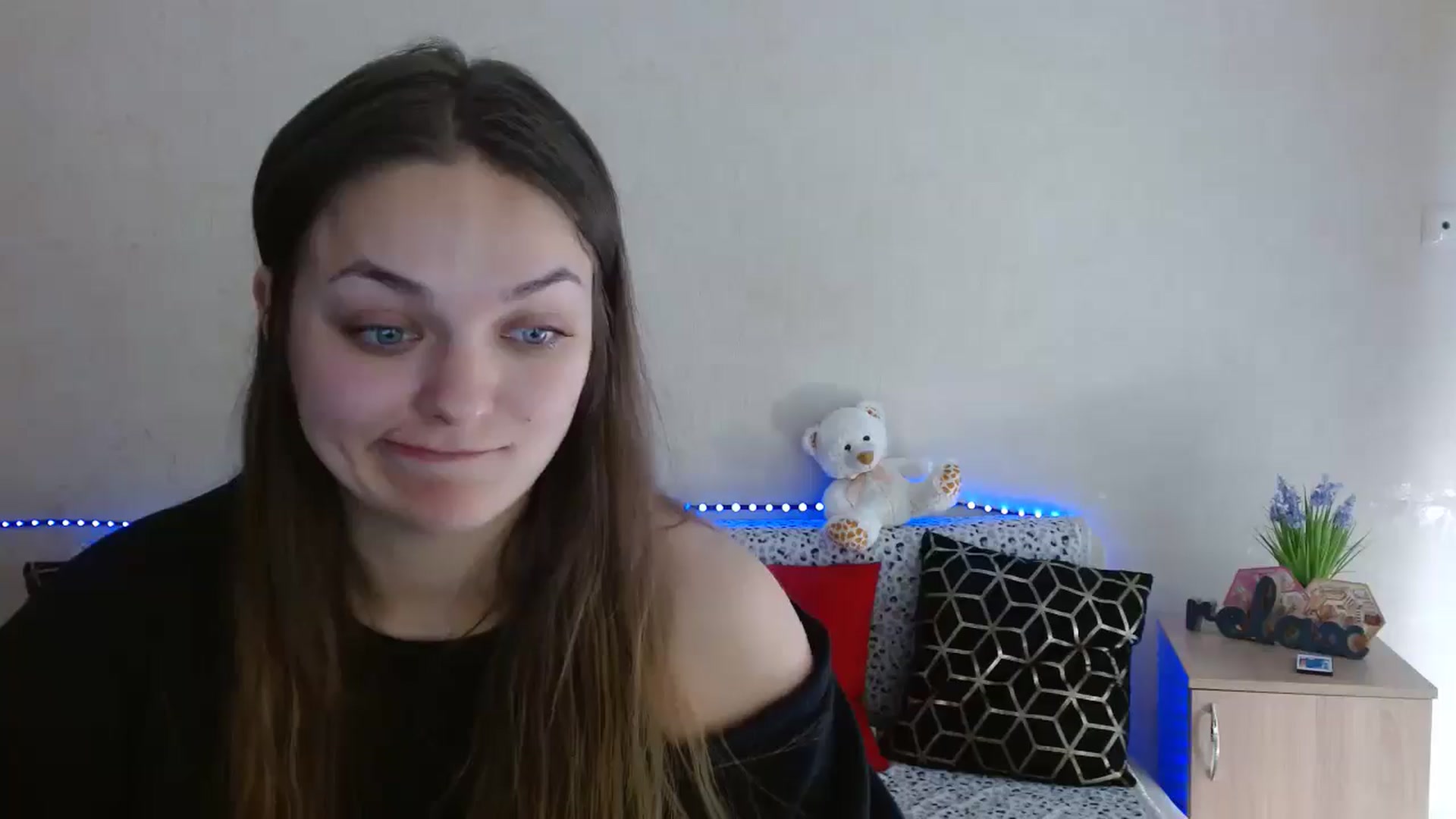 Gallery image thumbnail from Chaynea's myfreecams stream on, 04/13/2026, 10:42 image 17 of 20