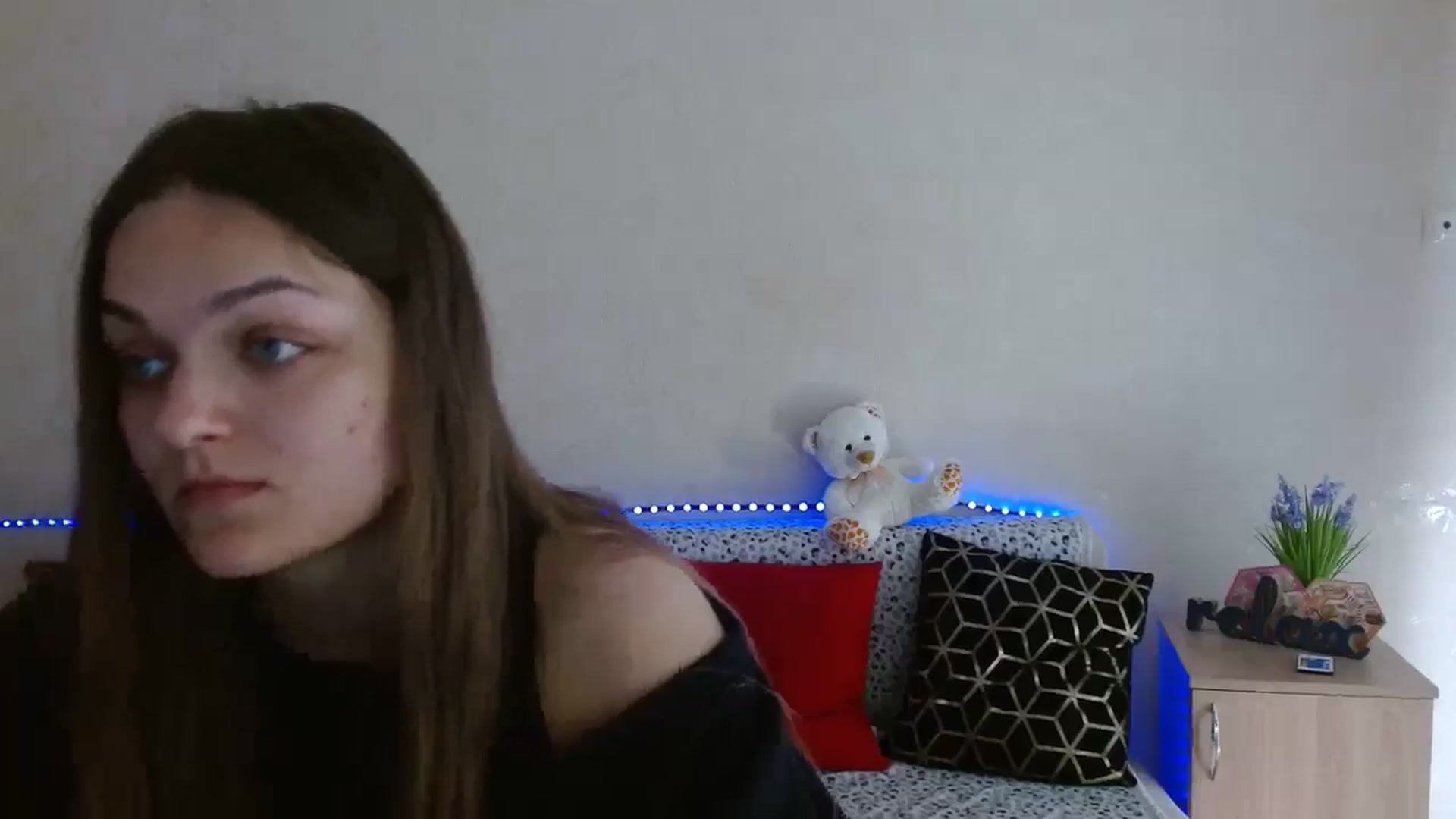Gallery image thumbnail from Chaynea's myfreecams stream on, 04/13/2026, 10:42 image 13 of 20
