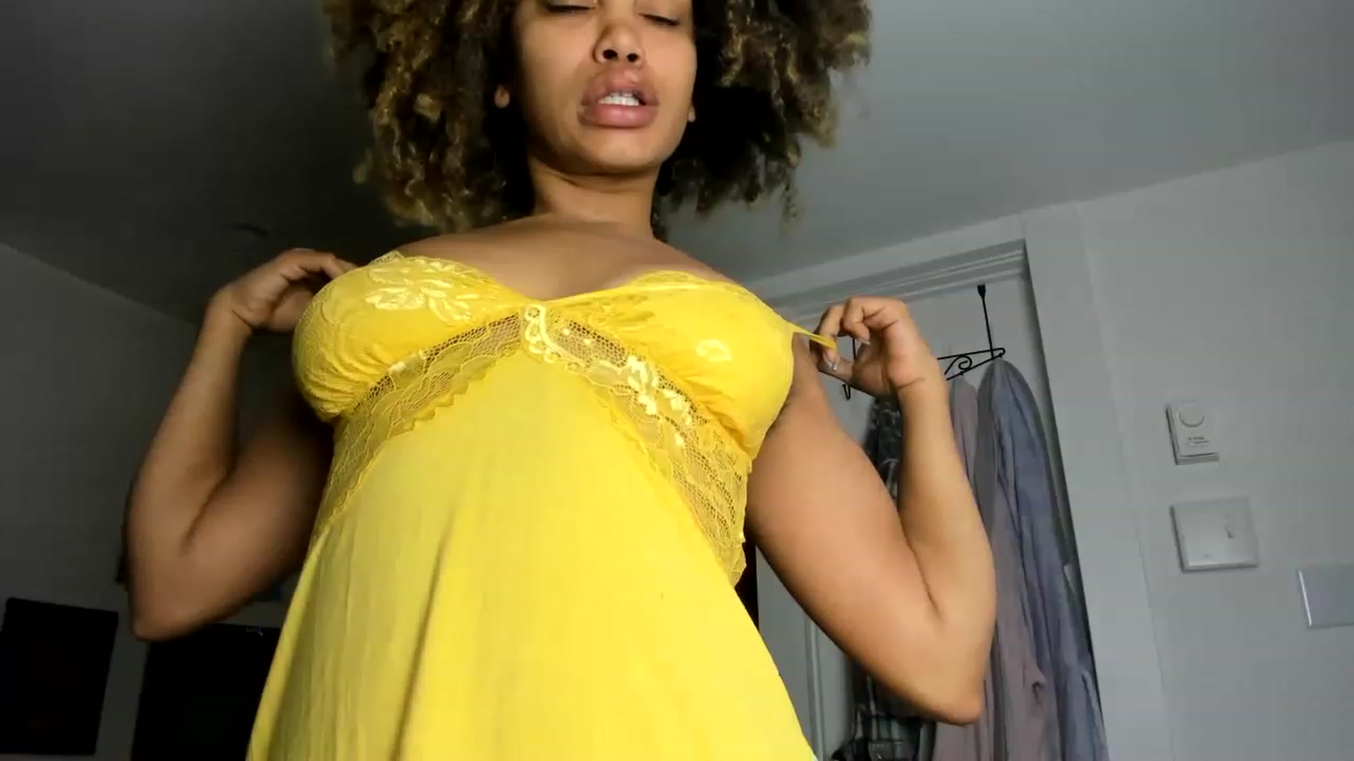 Gallery image thumbnail from Chco0l8cak3's myfreecams stream on, 05/09/2023, 13:03 image 9 of 20