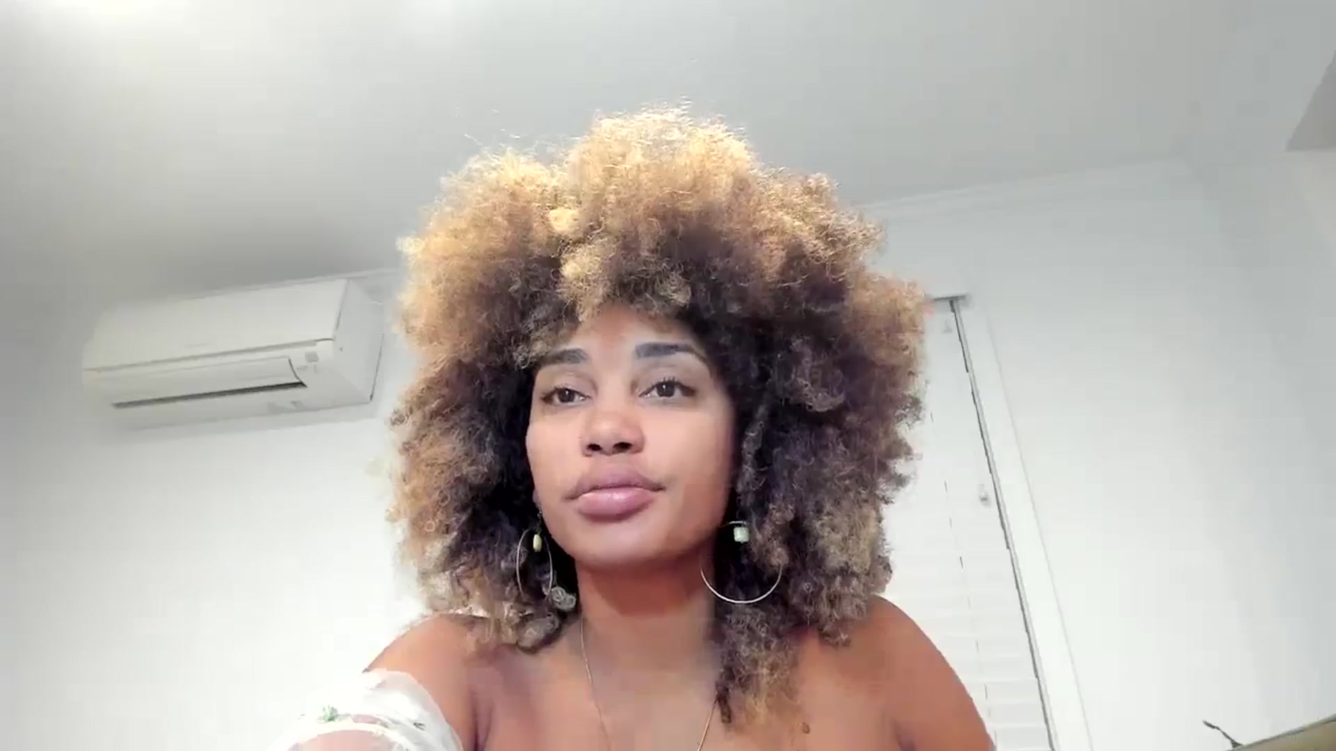 Gallery image thumbnail from Chco0l8cak3's myfreecams stream on, 09/17/2023, 03:05 image 6 of 20