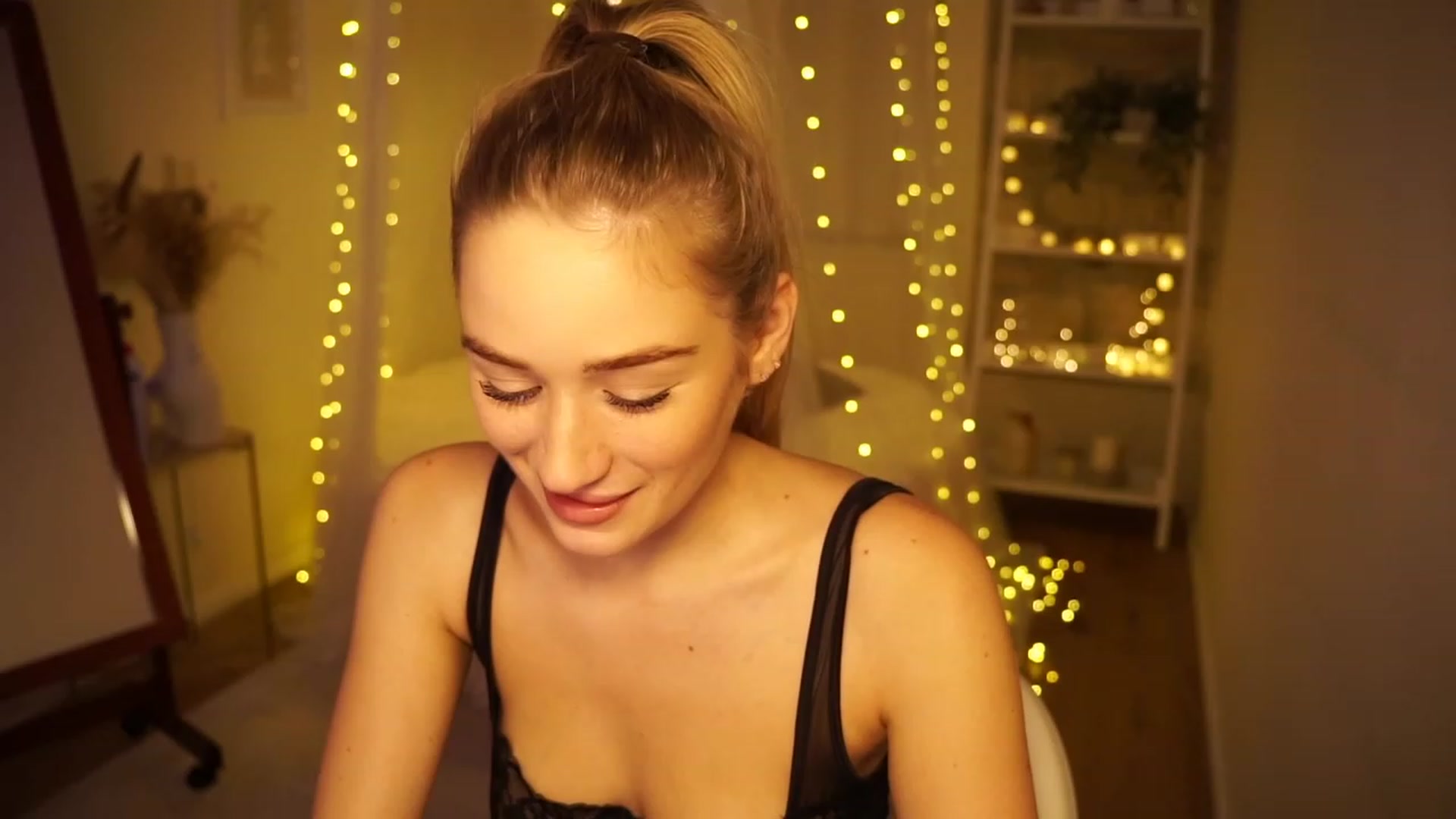 Gallery image thumbnail from CheckmyPeach's myfreecams stream on, 12/18/2023, 04:38 image 1 of 20