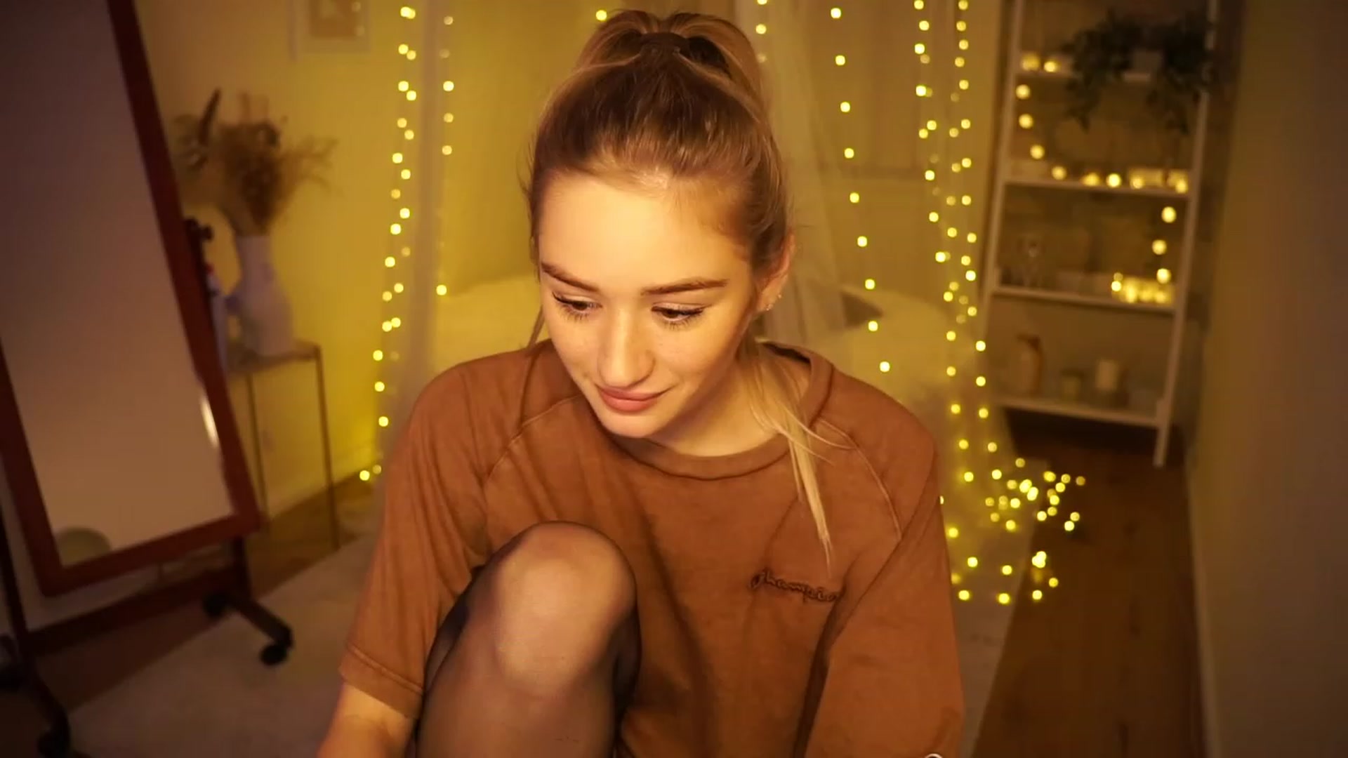 Gallery image thumbnail from CheckmyPeach's myfreecams stream on, 12/18/2023, 04:38 image 20 of 20