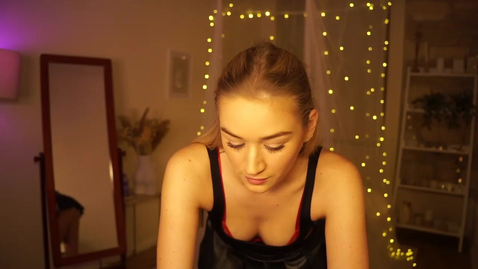 Gallery image thumbnail from CheckmyPeach's myfreecams stream on, 12/23/2023, 04:26 image 8 of 20