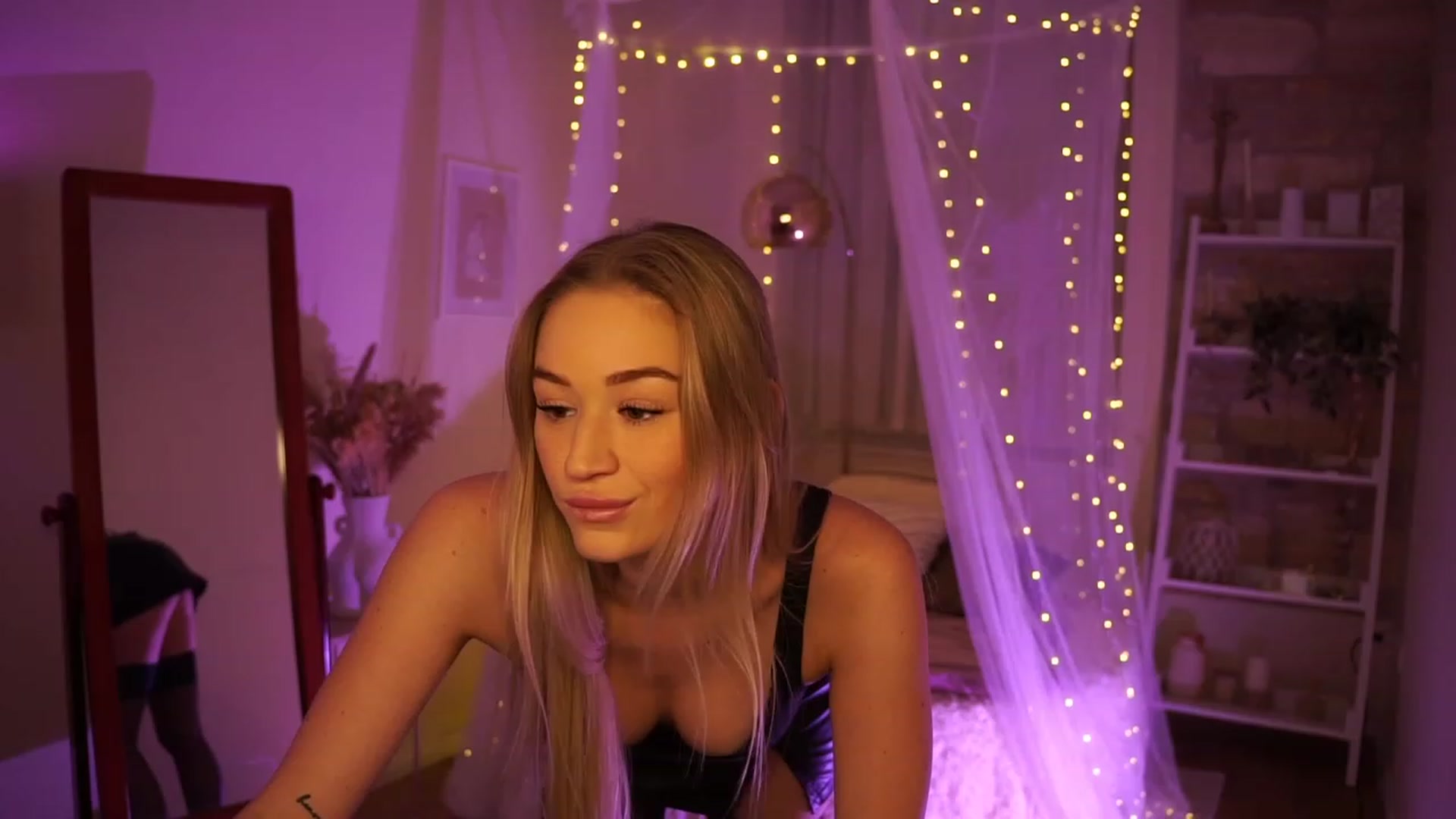 Gallery image thumbnail from CheckmyPeach's myfreecams stream on, 12/30/2023, 24:01 image 4 of 20