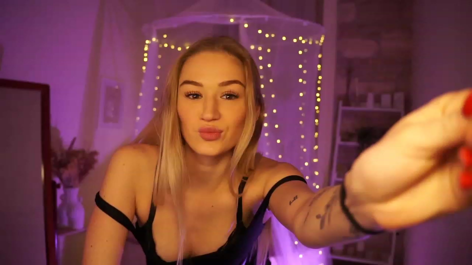 Gallery image thumbnail from CheckmyPeach's myfreecams stream on, 12/30/2023, 24:01 image 8 of 20