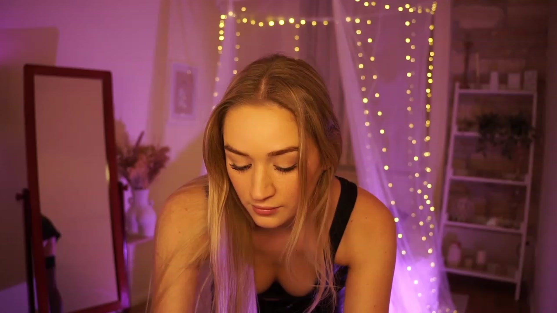 Gallery image thumbnail from CheckmyPeach's myfreecams stream on, 12/30/2023, 24:01 image 2 of 20