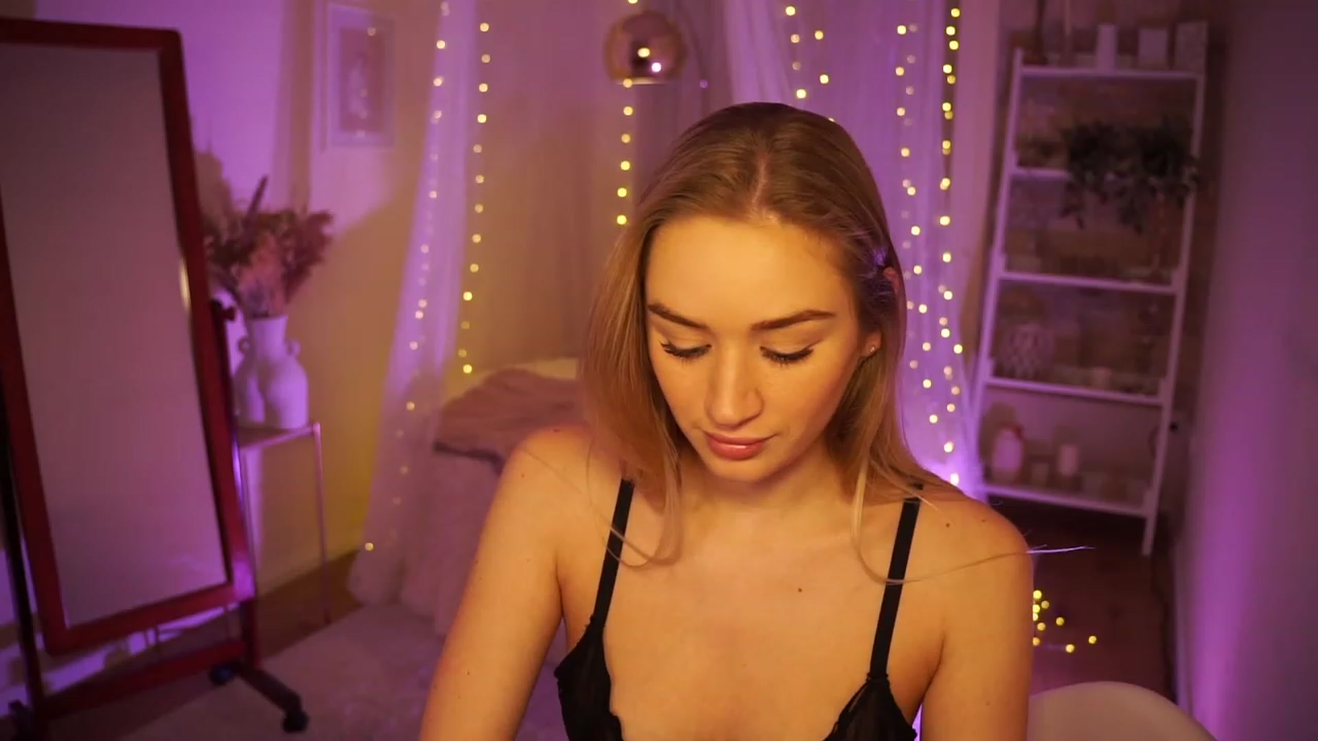 Gallery image thumbnail from CheckmyPeach's myfreecams stream on, 12/30/2023, 03:44 image 13 of 20