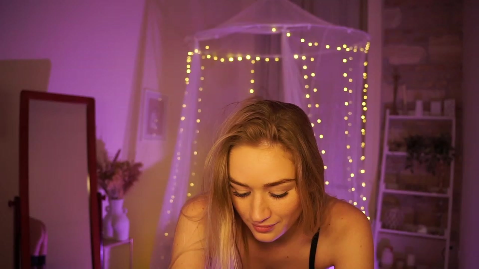 Gallery image thumbnail from CheckmyPeach's myfreecams stream on, 12/30/2023, 03:44 image 19 of 20