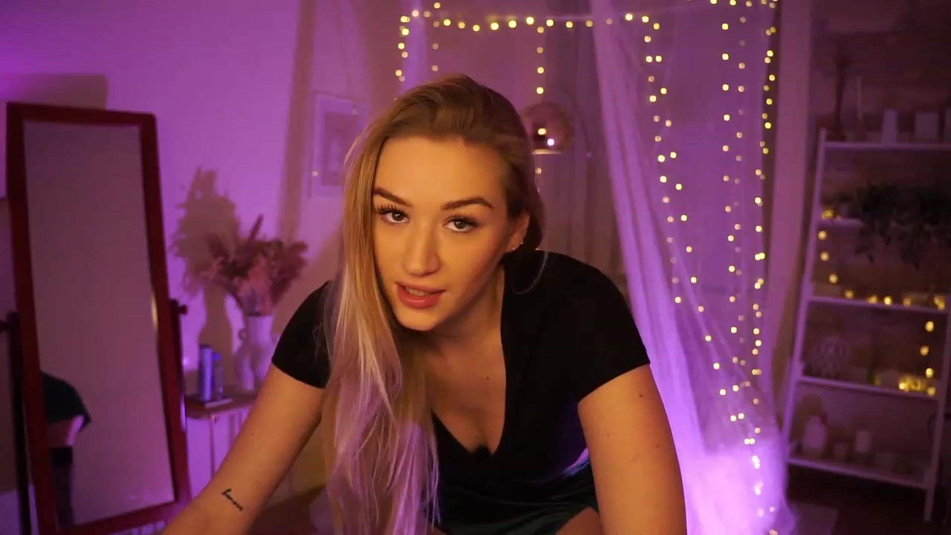 Gallery image thumbnail from CheckmyPeach's myfreecams stream on, 12/31/2023, 24:01 image 15 of 20
