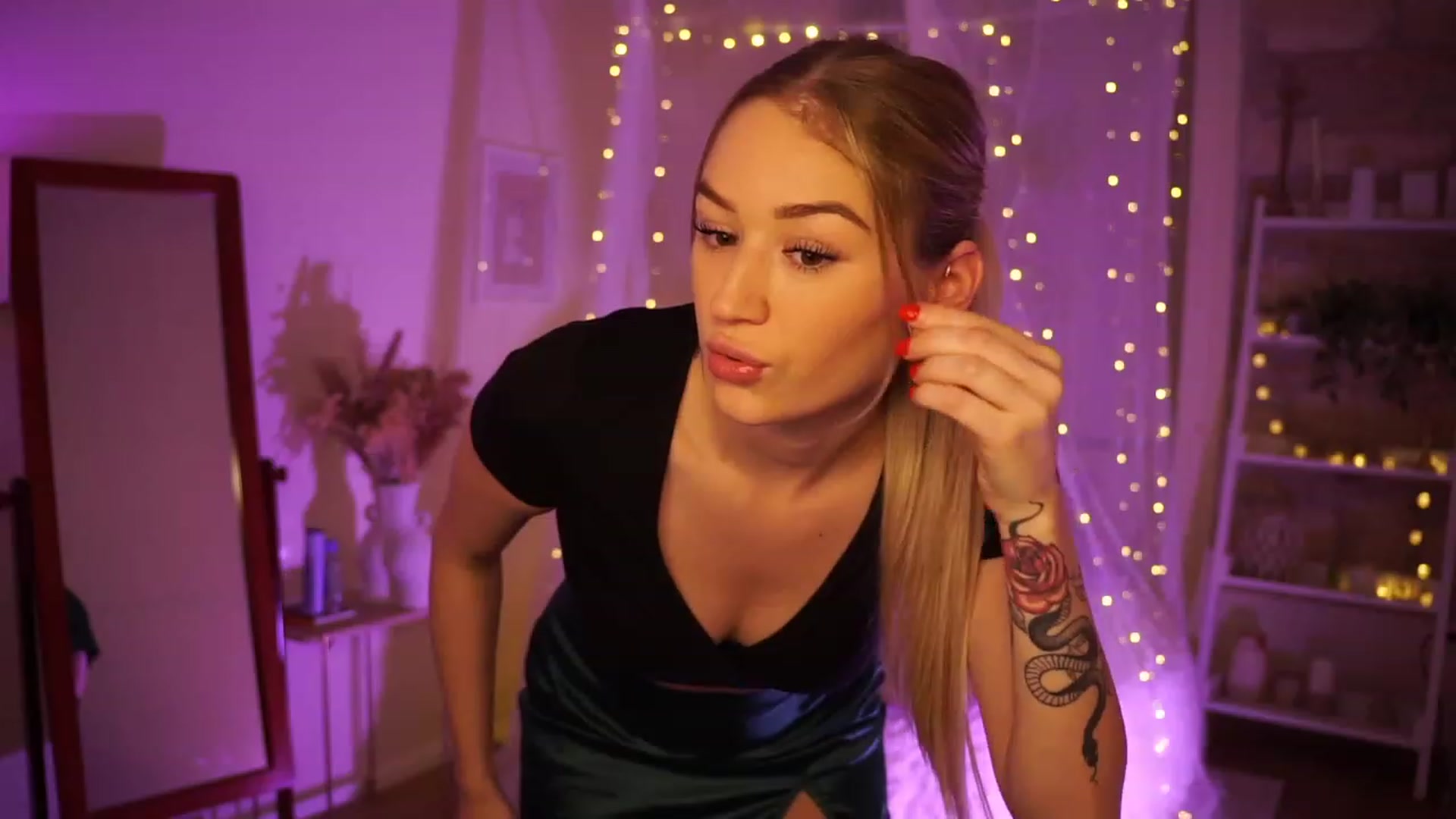 Gallery image thumbnail from CheckmyPeach's myfreecams stream on, 12/31/2023, 24:01 image 18 of 20