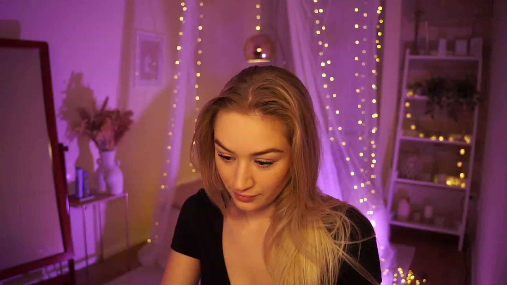 Gallery image thumbnail from CheckmyPeach's myfreecams stream on, 12/31/2023, 24:01 image 8 of 20