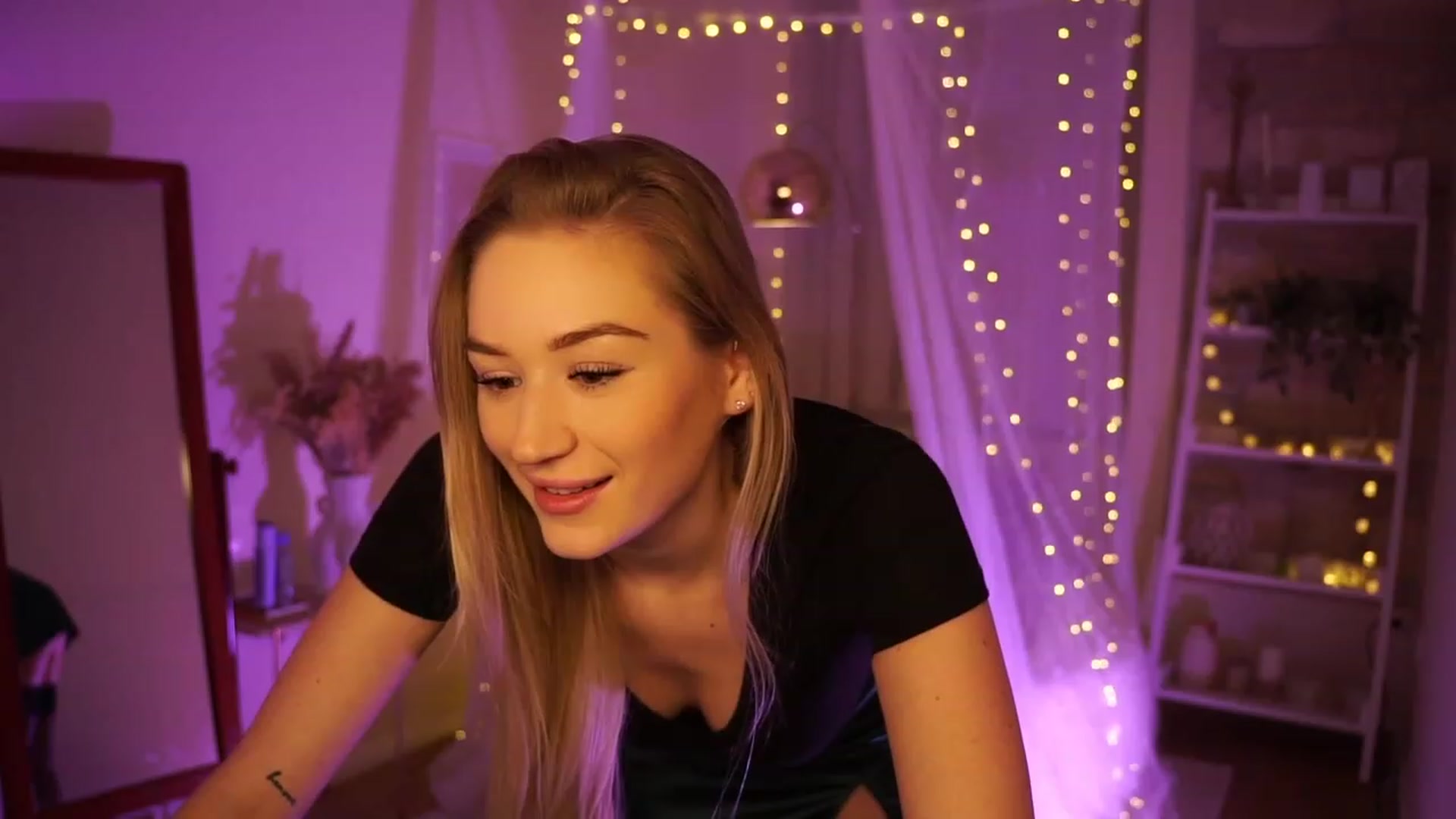 Gallery image thumbnail from CheckmyPeach's myfreecams stream on, 12/31/2023, 24:01 image 7 of 20