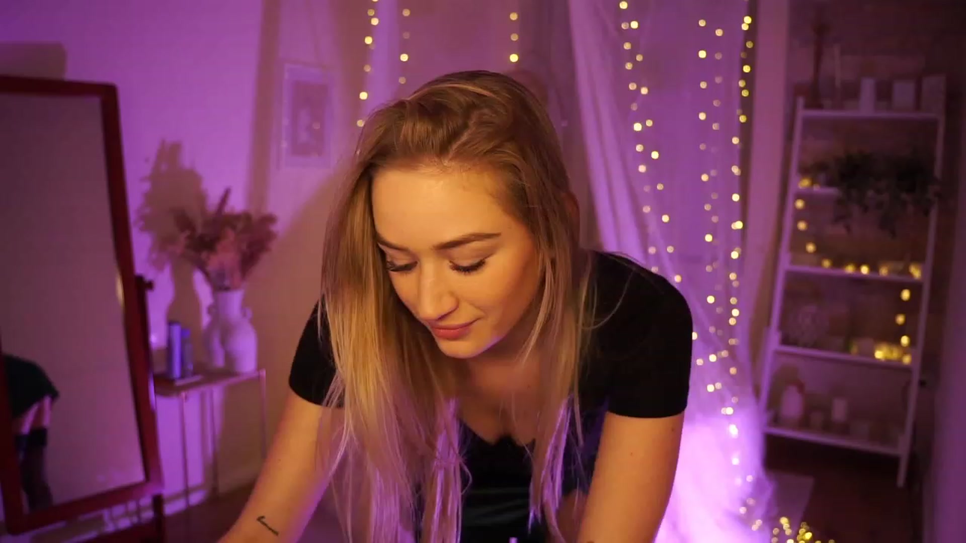 Gallery image thumbnail from CheckmyPeach's myfreecams stream on, 12/31/2023, 24:01 image 1 of 20