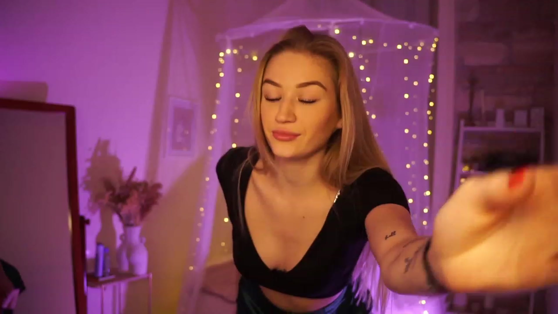 Gallery image thumbnail from CheckmyPeach's myfreecams stream on, 12/31/2023, 24:01 image 12 of 20