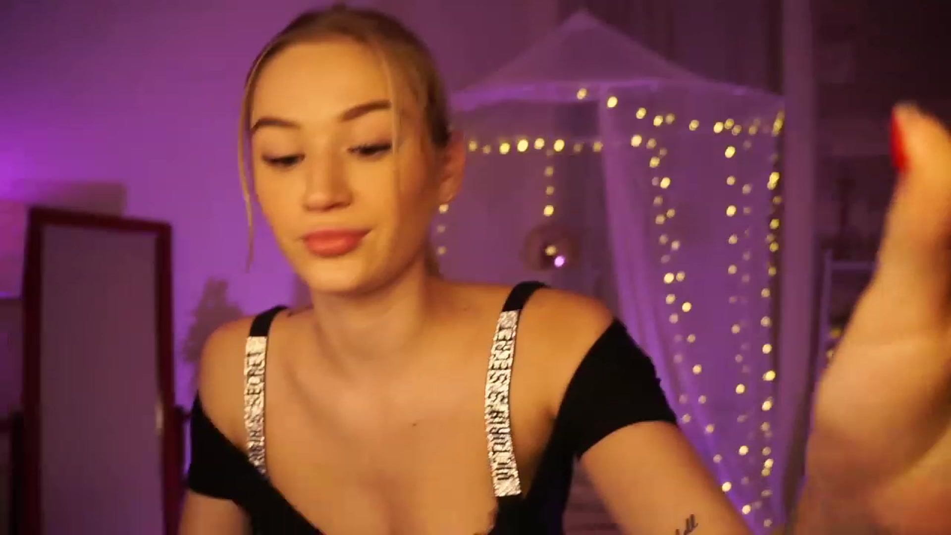 Gallery image thumbnail from CheckmyPeach's myfreecams stream on, 12/31/2023, 02:14 image 5 of 20